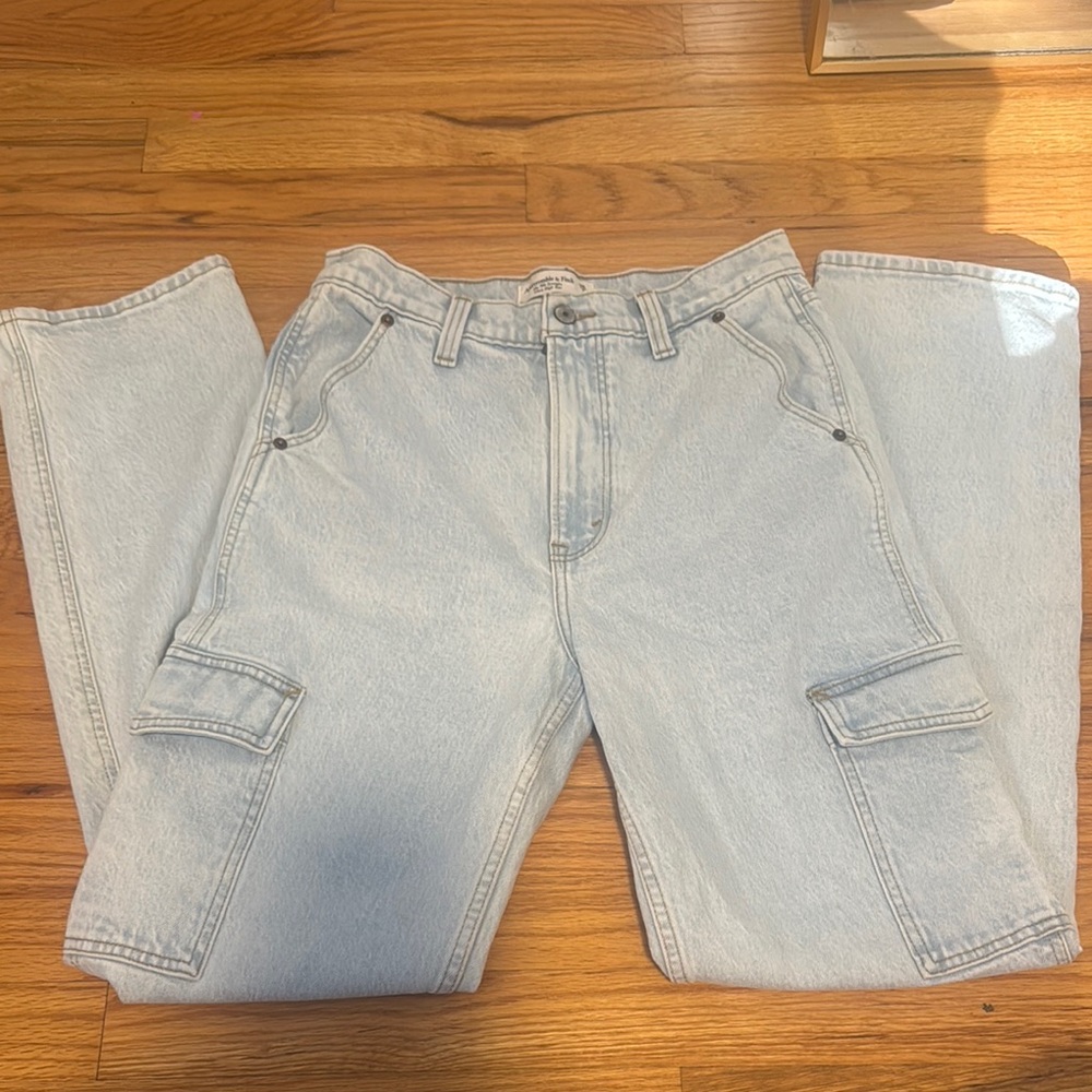 Abercrombie The 90s Straight Ultra High Rise Cargo Jeans